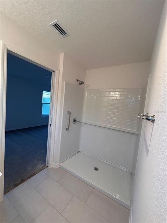 合同活跃: $245,900 (2 贝兹, 2 浴室, 987 平方英尺)