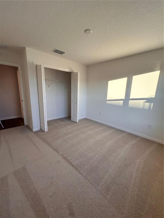 合同活跃: $245,900 (2 贝兹, 2 浴室, 987 平方英尺)