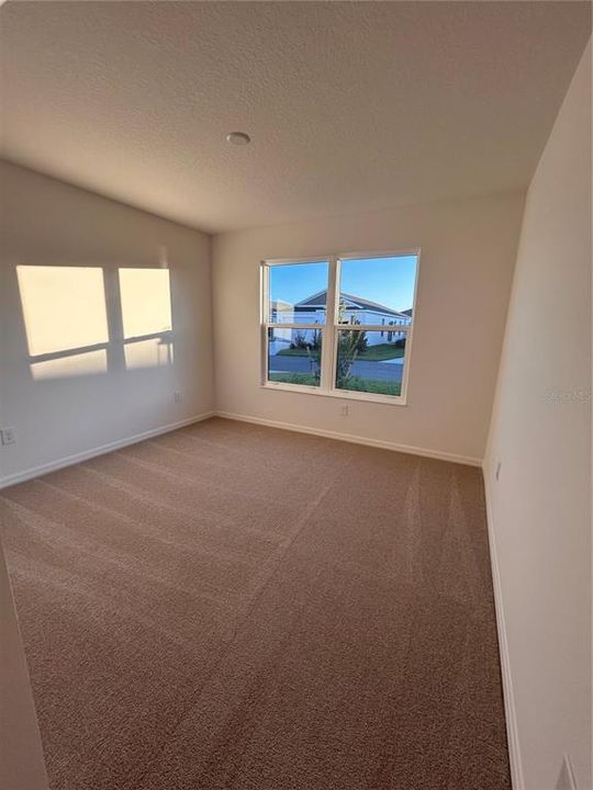 合同活跃: $245,900 (2 贝兹, 2 浴室, 987 平方英尺)