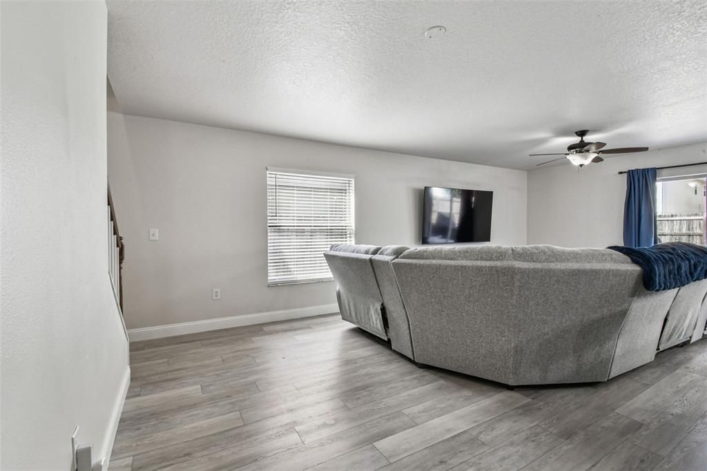 For Sale: $398,500 (4 beds, 2 baths, 1741 Square Feet)