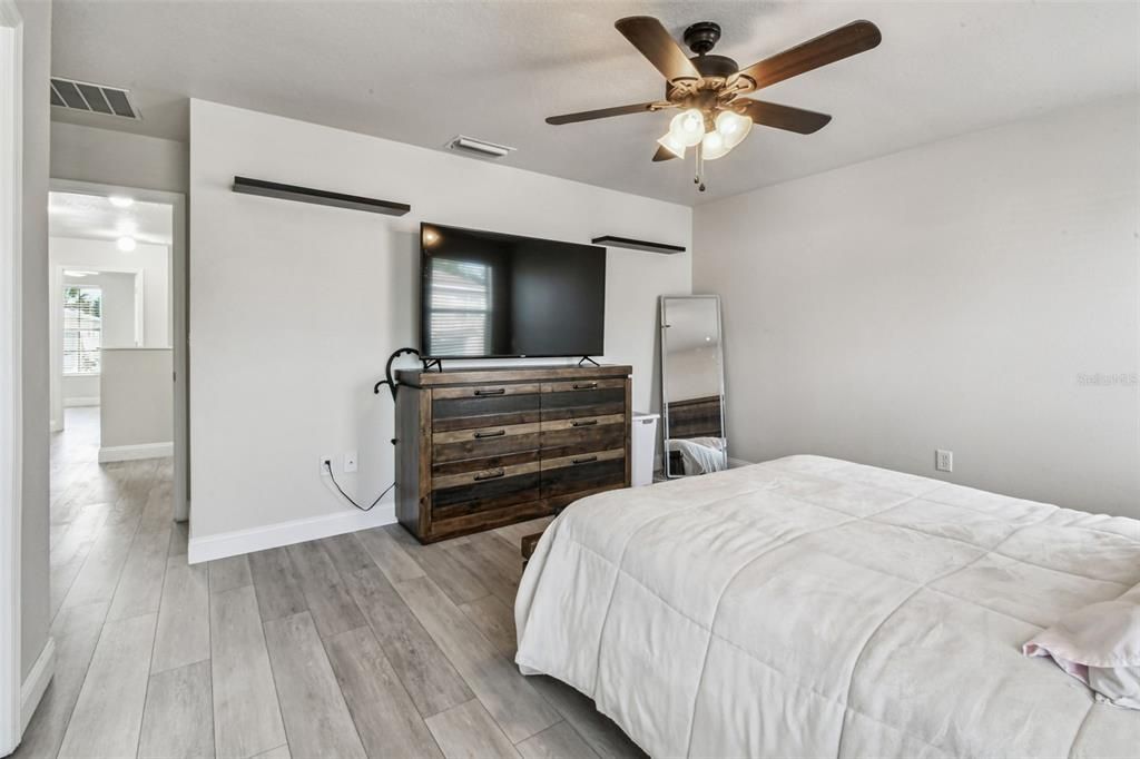 For Sale: $398,500 (4 beds, 2 baths, 1741 Square Feet)