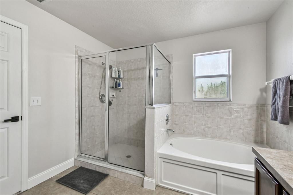 For Sale: $398,500 (4 beds, 2 baths, 1741 Square Feet)