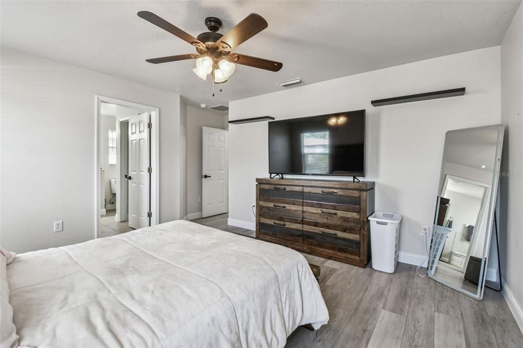 For Sale: $398,500 (4 beds, 2 baths, 1741 Square Feet)