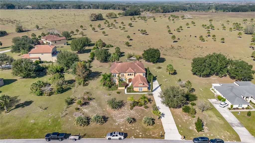 For Sale: $810,000 (6 beds, 4 baths, 4305 Square Feet)