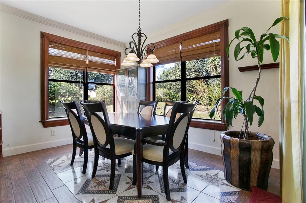 For Sale: $810,000 (6 beds, 4 baths, 4305 Square Feet)