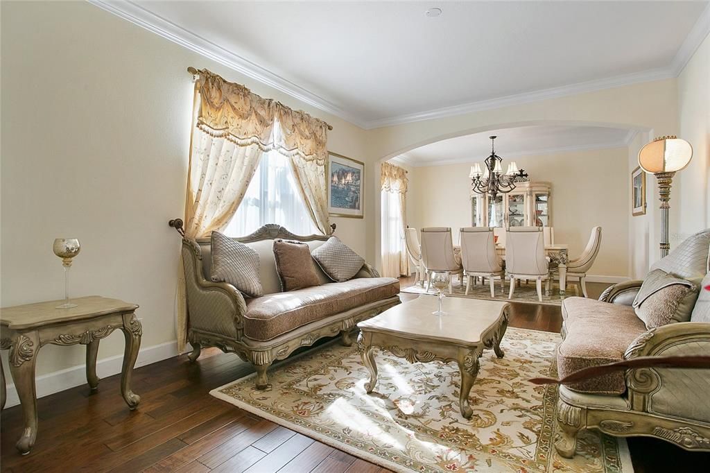 For Sale: $810,000 (6 beds, 4 baths, 4305 Square Feet)