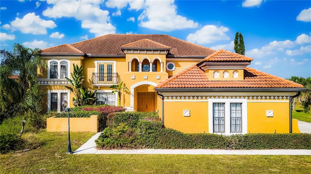 For Sale: $810,000 (6 beds, 4 baths, 4305 Square Feet)