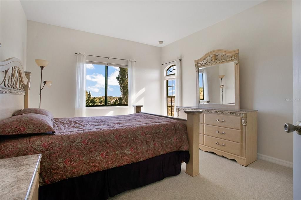 For Sale: $810,000 (6 beds, 4 baths, 4305 Square Feet)