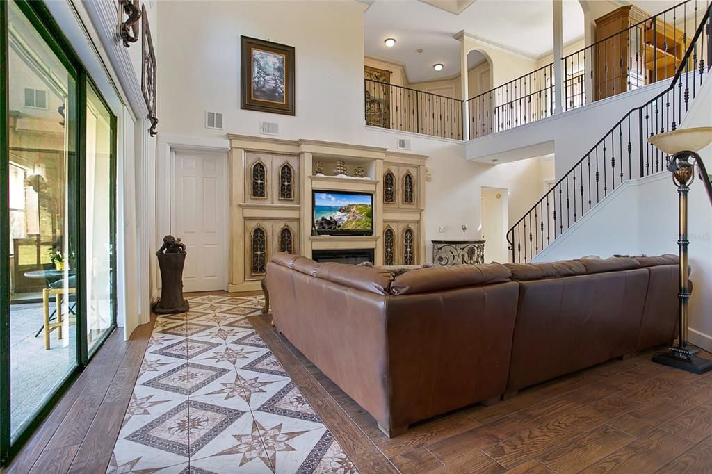 For Sale: $810,000 (6 beds, 4 baths, 4305 Square Feet)