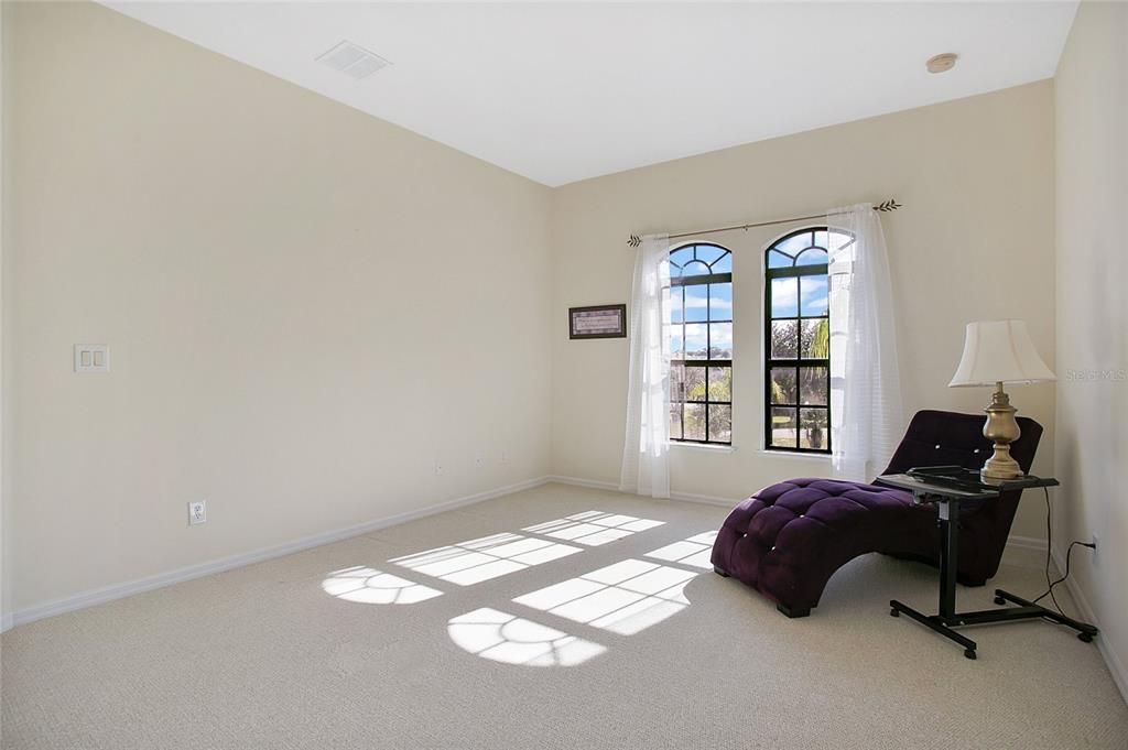 For Sale: $810,000 (6 beds, 4 baths, 4305 Square Feet)