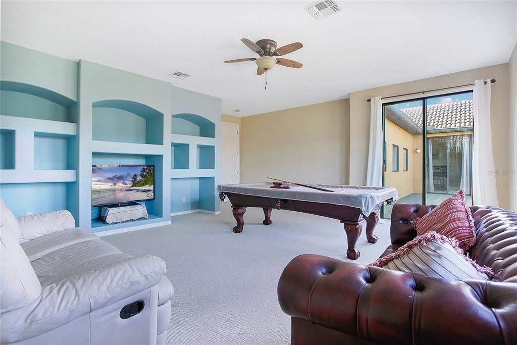 For Sale: $810,000 (6 beds, 4 baths, 4305 Square Feet)