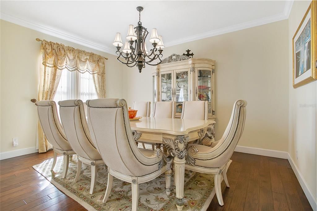 For Sale: $810,000 (6 beds, 4 baths, 4305 Square Feet)