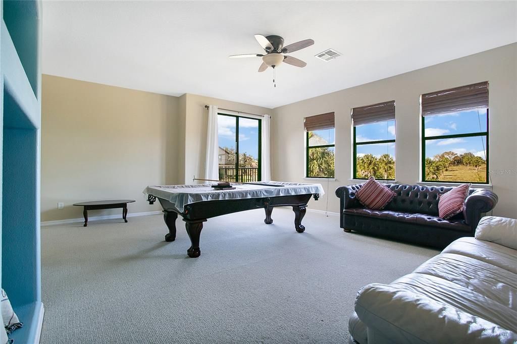 For Sale: $810,000 (6 beds, 4 baths, 4305 Square Feet)