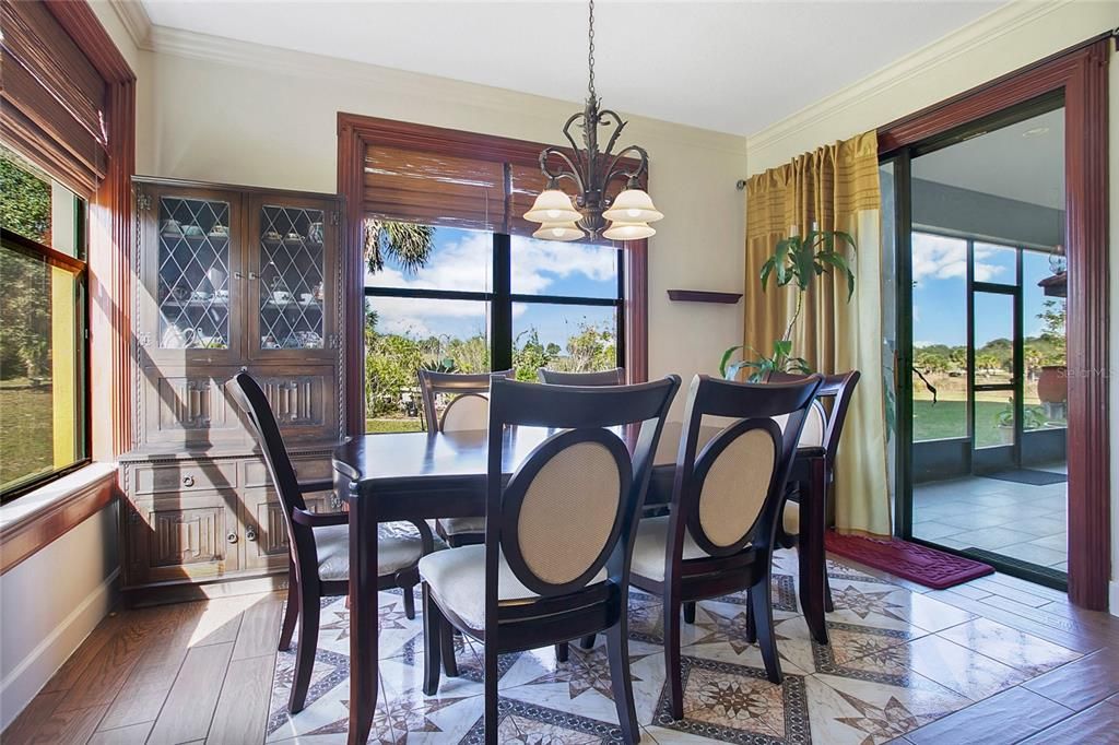 For Sale: $810,000 (6 beds, 4 baths, 4305 Square Feet)