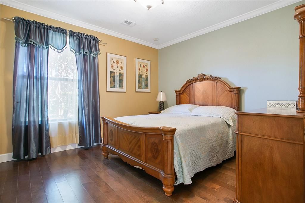 For Sale: $810,000 (6 beds, 4 baths, 4305 Square Feet)