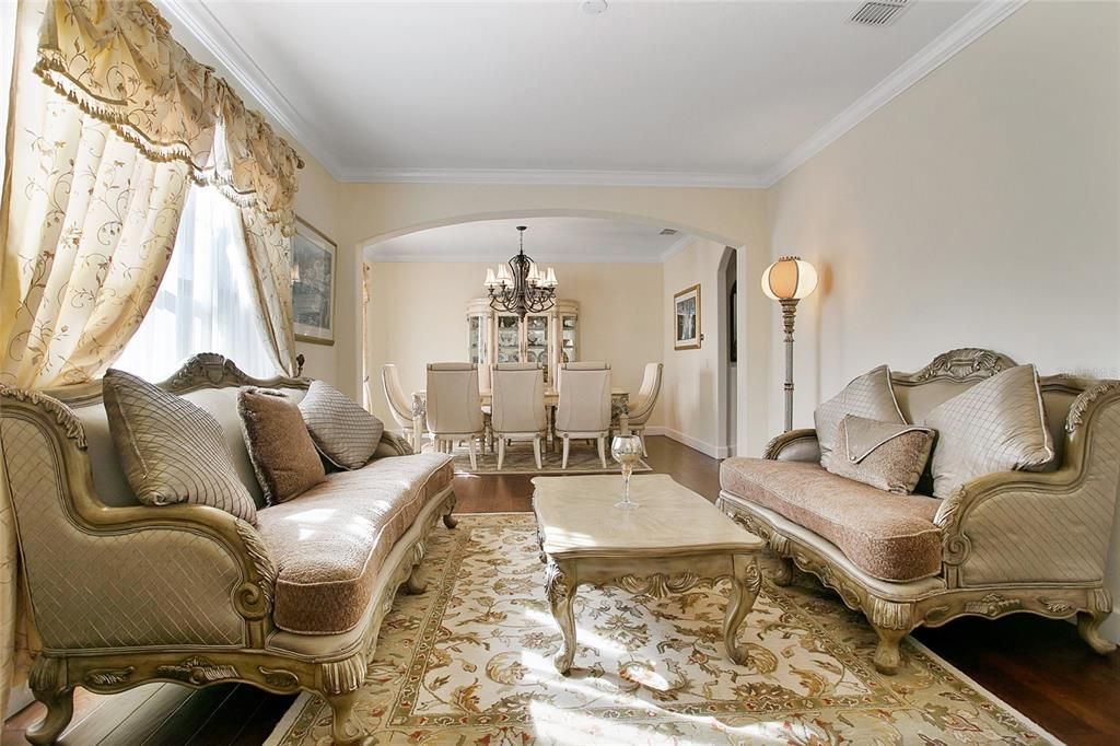 For Sale: $810,000 (6 beds, 4 baths, 4305 Square Feet)