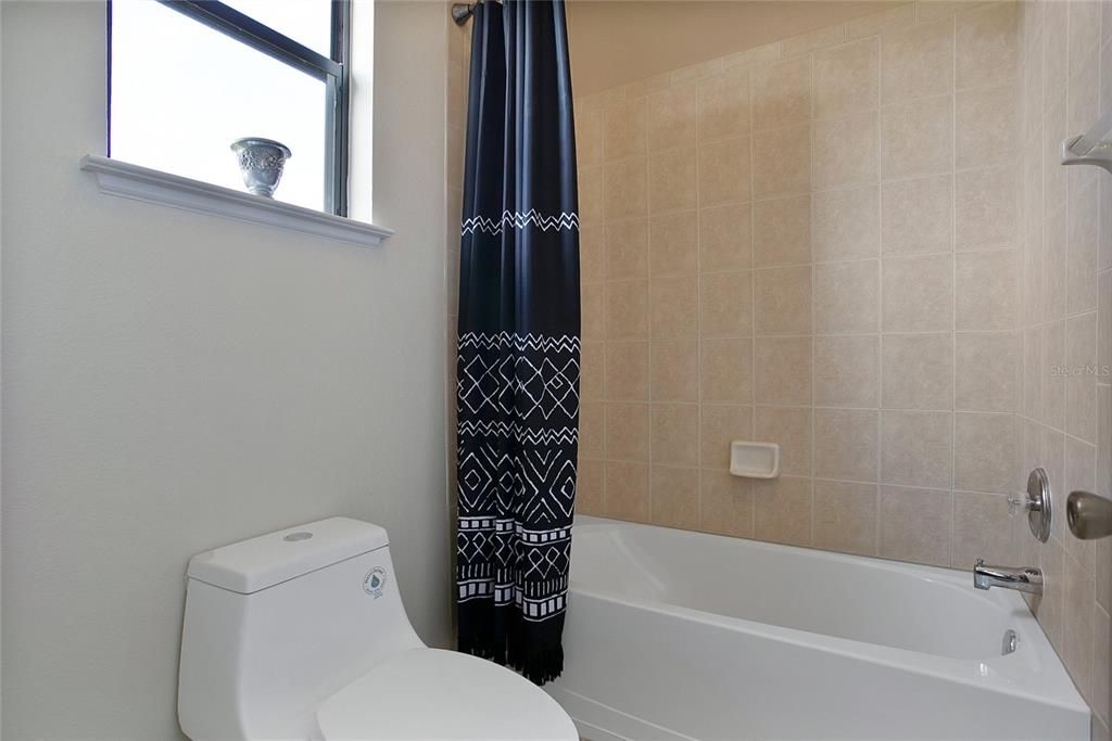 For Sale: $810,000 (6 beds, 4 baths, 4305 Square Feet)