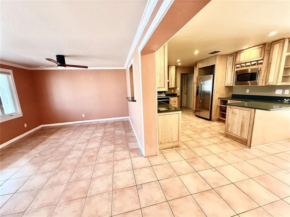 For Sale: $586,000 (3 beds, 2 baths, 1698 Square Feet)