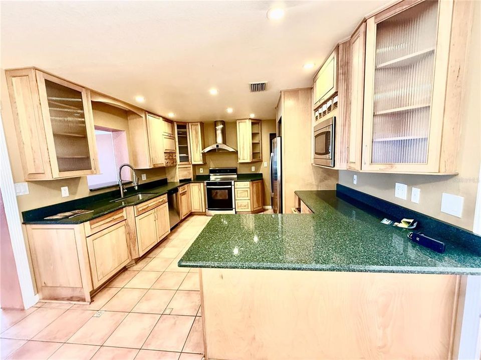 For Sale: $586,000 (3 beds, 2 baths, 1698 Square Feet)