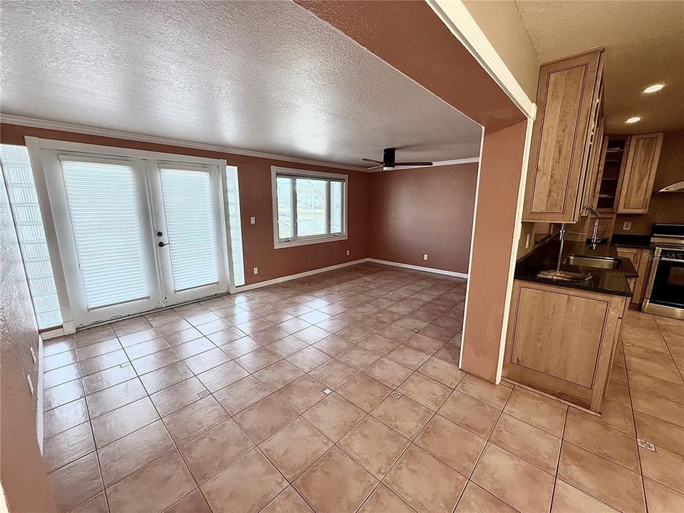 For Sale: $586,000 (3 beds, 2 baths, 1698 Square Feet)