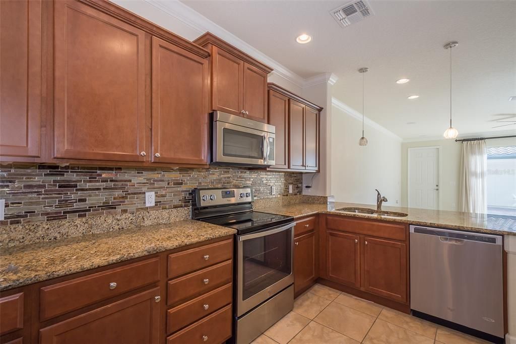 For Rent: $2,700 (3 beds, 3 baths, 1820 Square Feet)