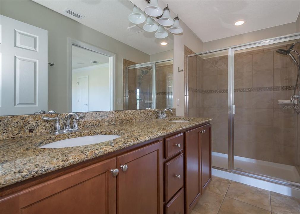 For Rent: $2,700 (3 beds, 3 baths, 1820 Square Feet)