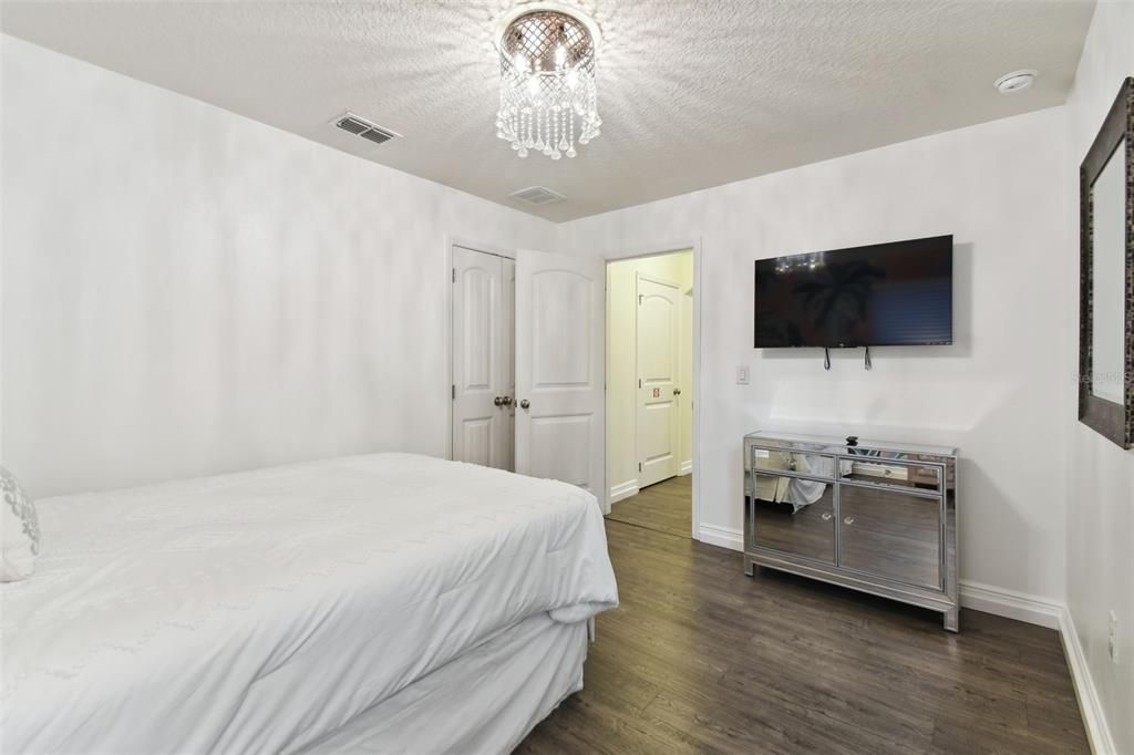 For Sale: $600,000 (5 beds, 4 baths, 2723 Square Feet)