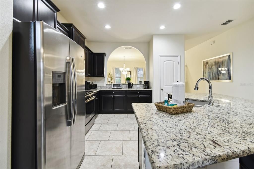 For Sale: $600,000 (5 beds, 4 baths, 2723 Square Feet)