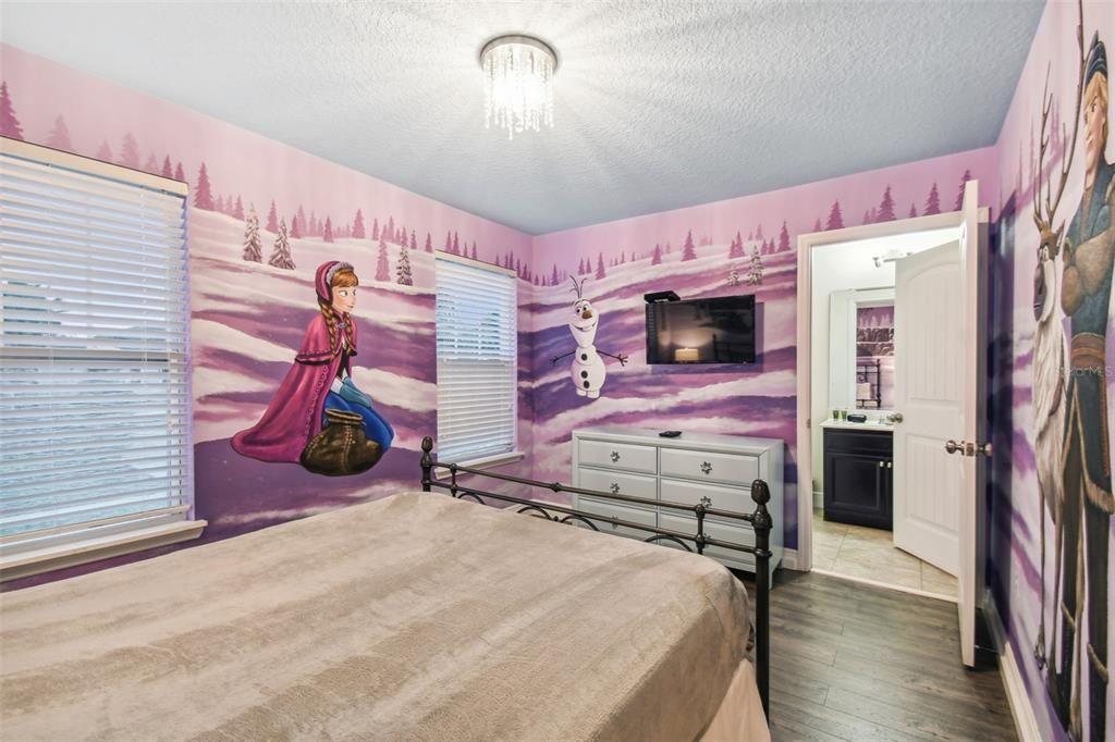 For Sale: $600,000 (5 beds, 4 baths, 2723 Square Feet)