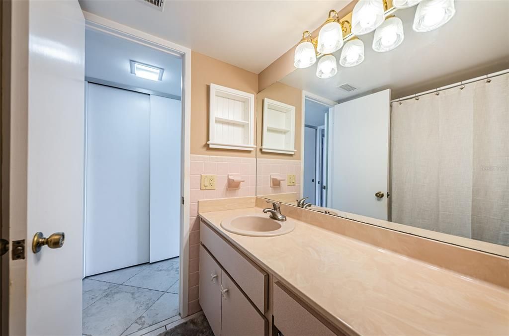 For Sale: $279,000 (2 beds, 2 baths, 1300 Square Feet)