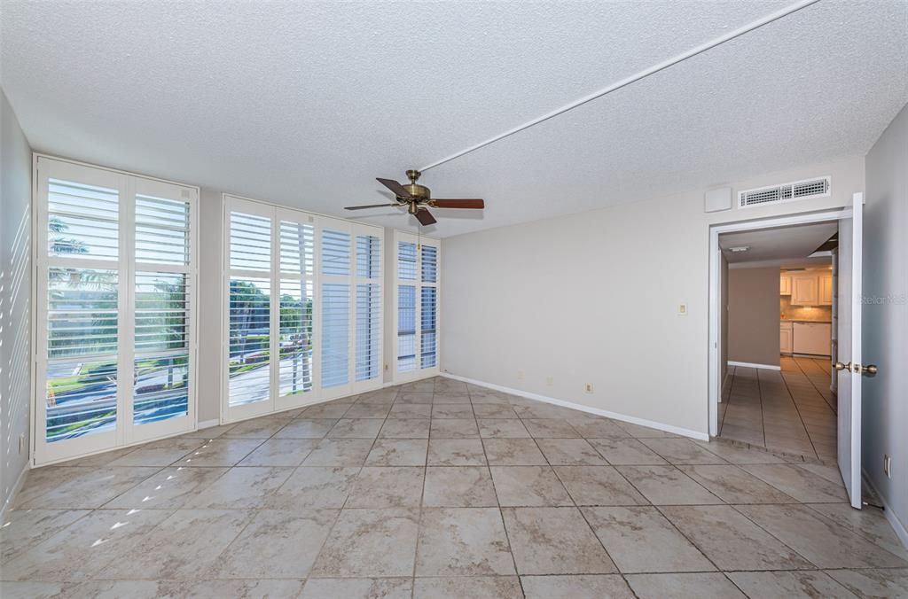 For Sale: $279,000 (2 beds, 2 baths, 1300 Square Feet)
