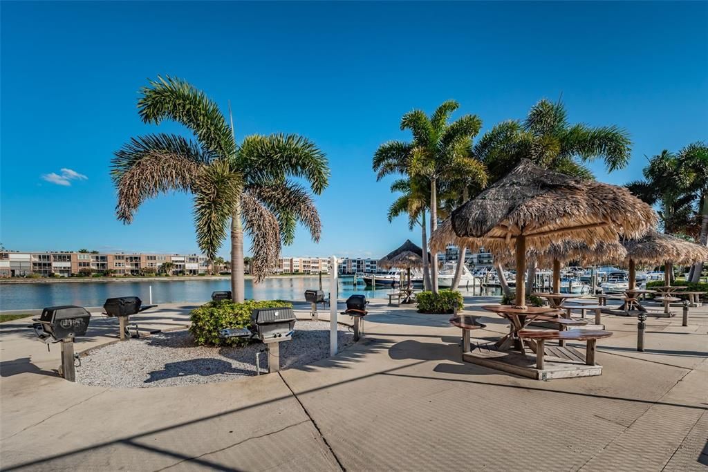 For Sale: $279,000 (2 beds, 2 baths, 1300 Square Feet)