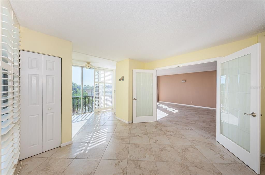 For Sale: $279,000 (2 beds, 2 baths, 1300 Square Feet)