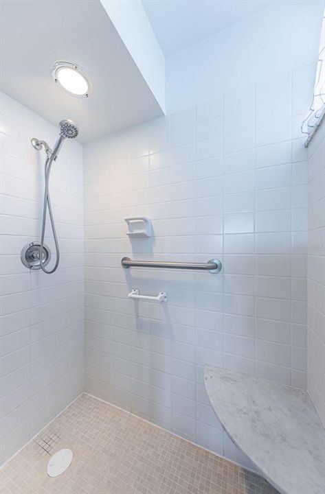 For Sale: $279,000 (2 beds, 2 baths, 1300 Square Feet)