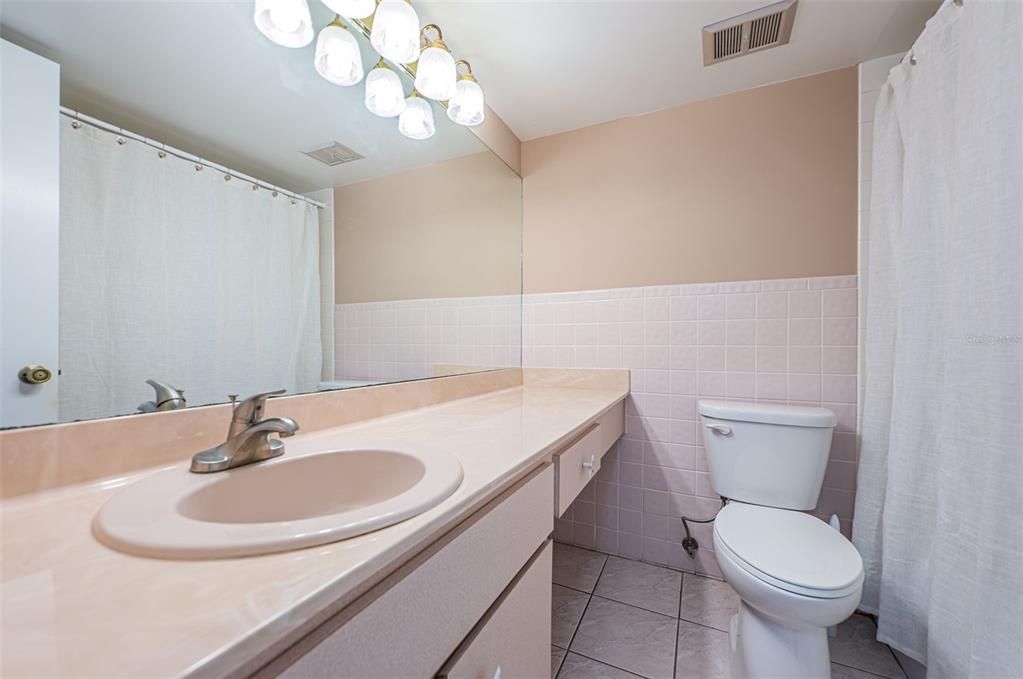 For Sale: $279,000 (2 beds, 2 baths, 1300 Square Feet)