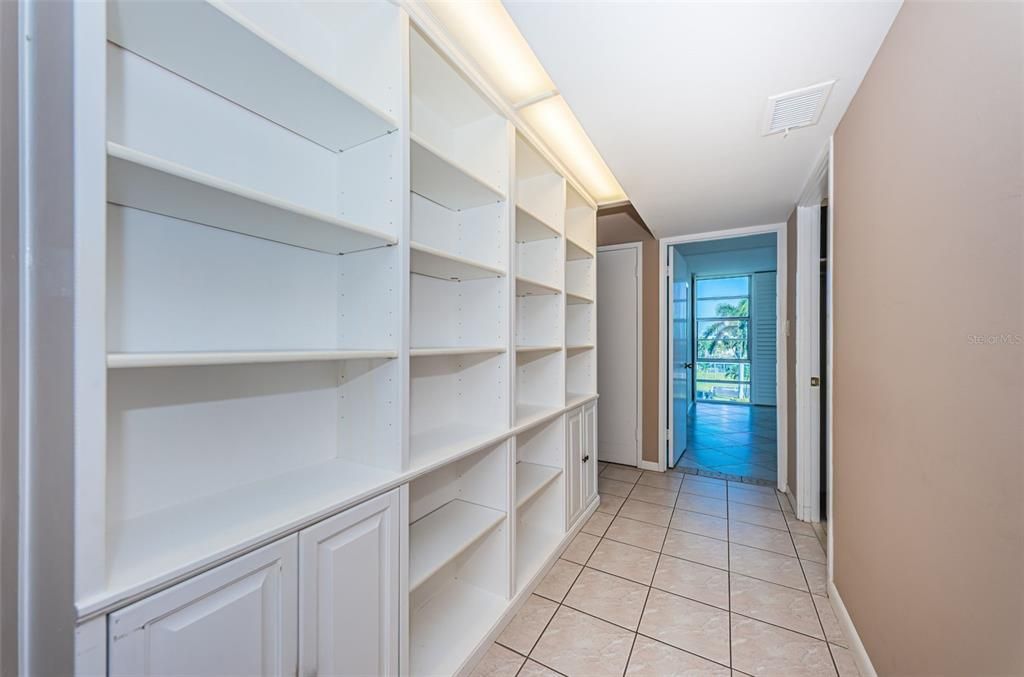 For Sale: $279,000 (2 beds, 2 baths, 1300 Square Feet)