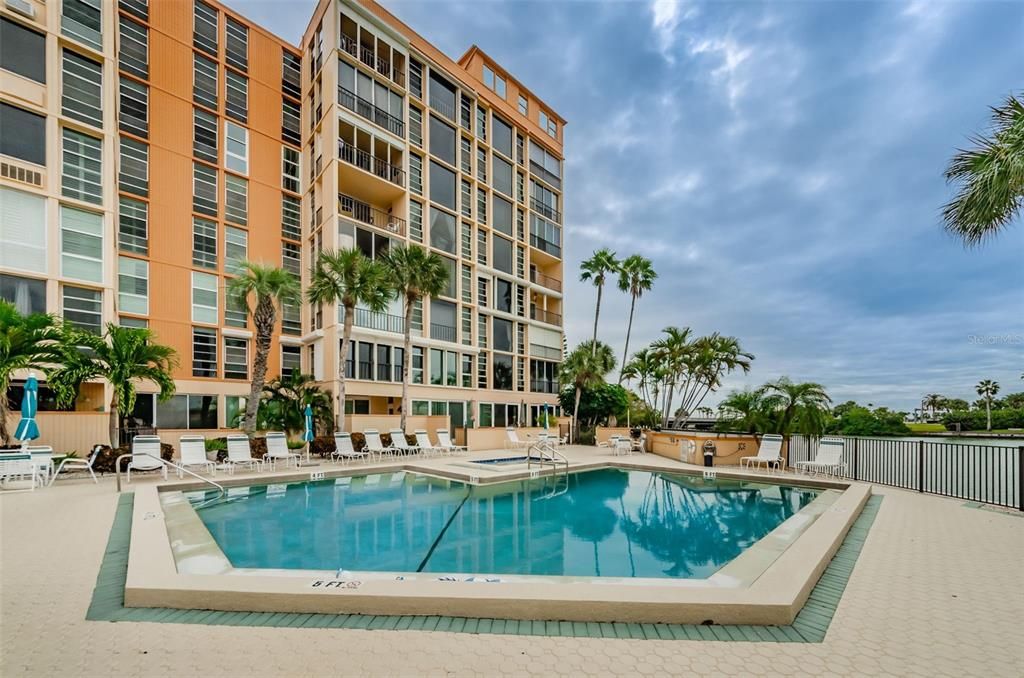 For Sale: $279,000 (2 beds, 2 baths, 1300 Square Feet)