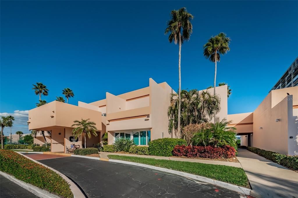 For Sale: $279,000 (2 beds, 2 baths, 1300 Square Feet)