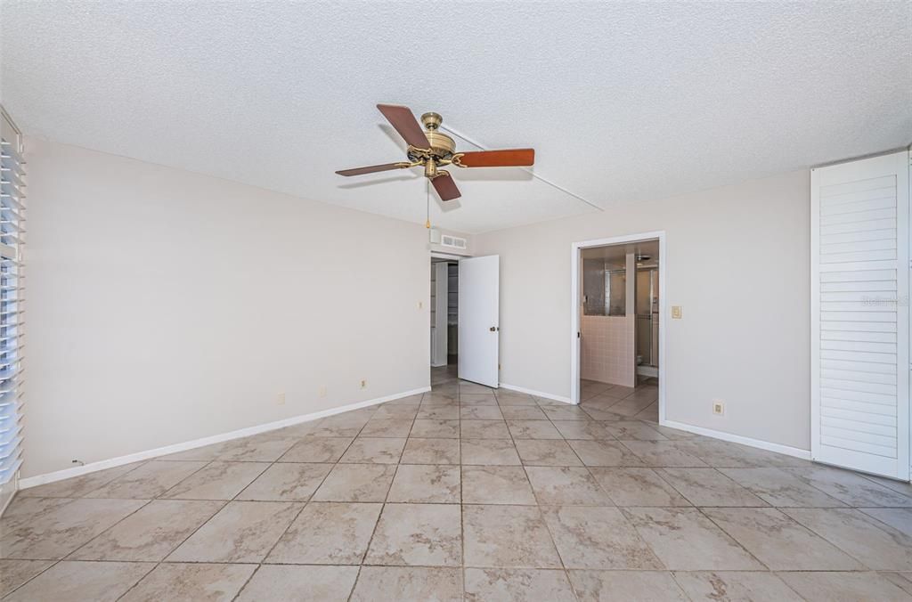 For Sale: $279,000 (2 beds, 2 baths, 1300 Square Feet)