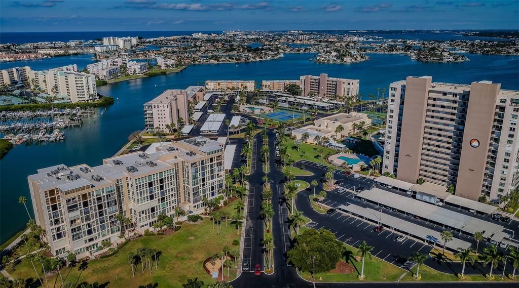 For Sale: $279,000 (2 beds, 2 baths, 1300 Square Feet)