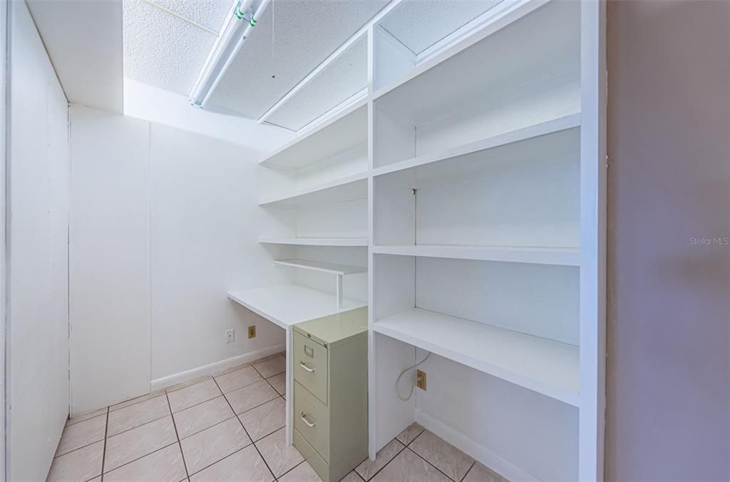 For Sale: $279,000 (2 beds, 2 baths, 1300 Square Feet)