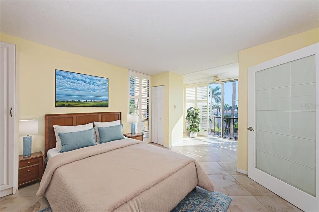 For Sale: $279,000 (2 beds, 2 baths, 1300 Square Feet)