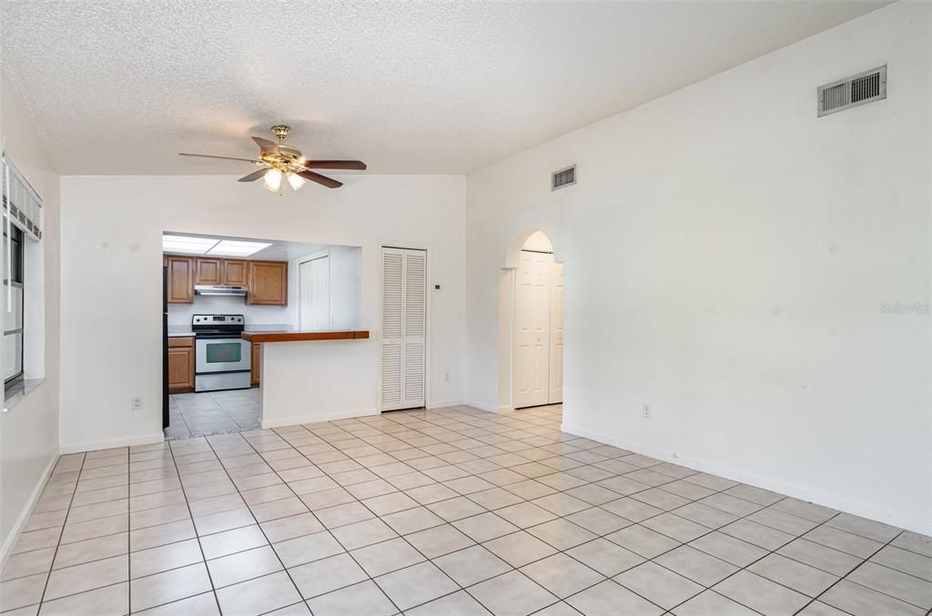 For Sale: $250,000 (3 beds, 2 baths, 1256 Square Feet)