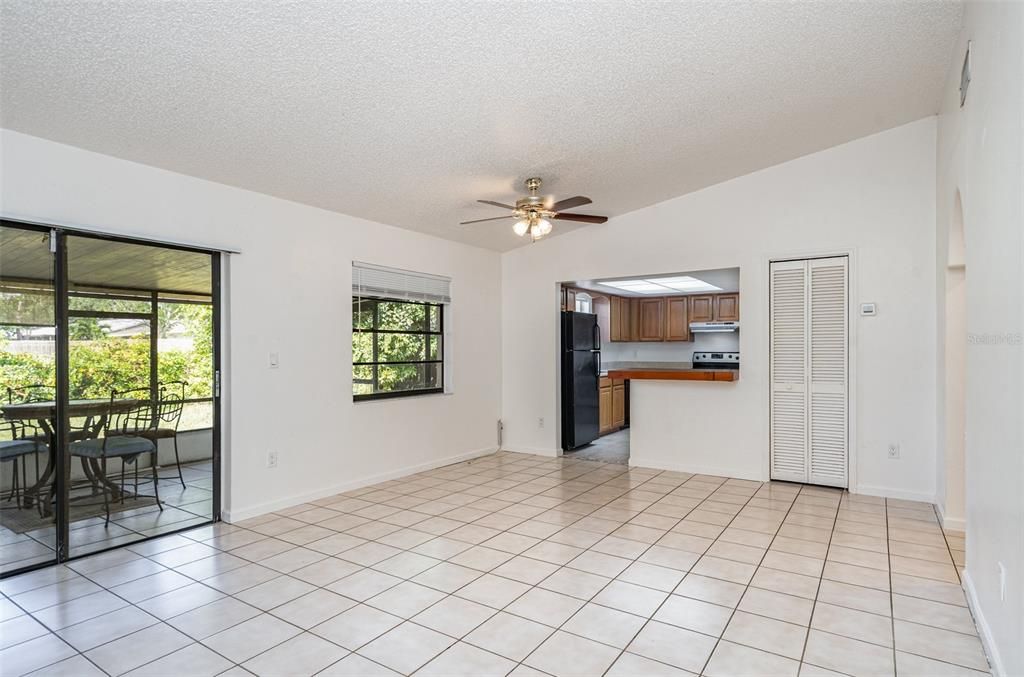 For Sale: $250,000 (3 beds, 2 baths, 1256 Square Feet)