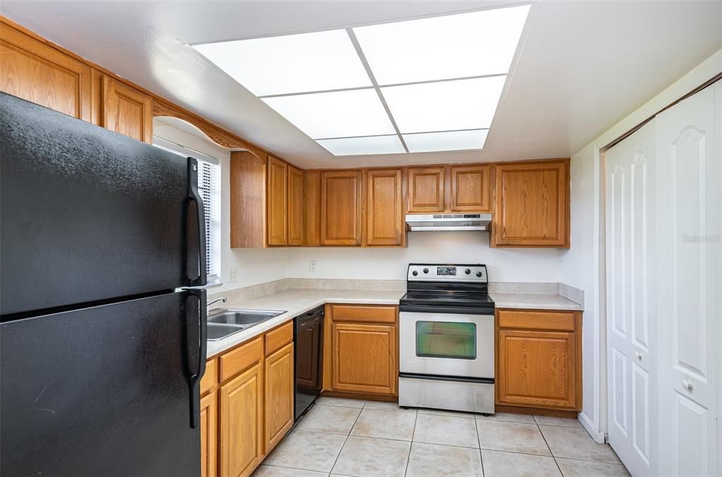 For Sale: $250,000 (3 beds, 2 baths, 1256 Square Feet)