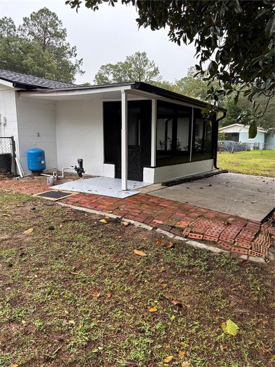 For Sale: $256,000 (3 beds, 2 baths, 1239 Square Feet)