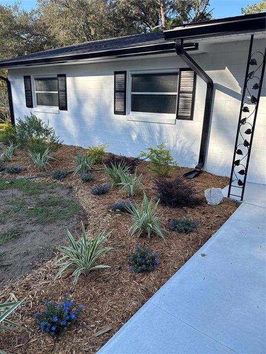 For Sale: $256,000 (3 beds, 2 baths, 1239 Square Feet)