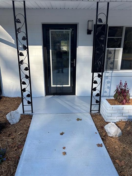 For Sale: $256,000 (3 beds, 2 baths, 1239 Square Feet)