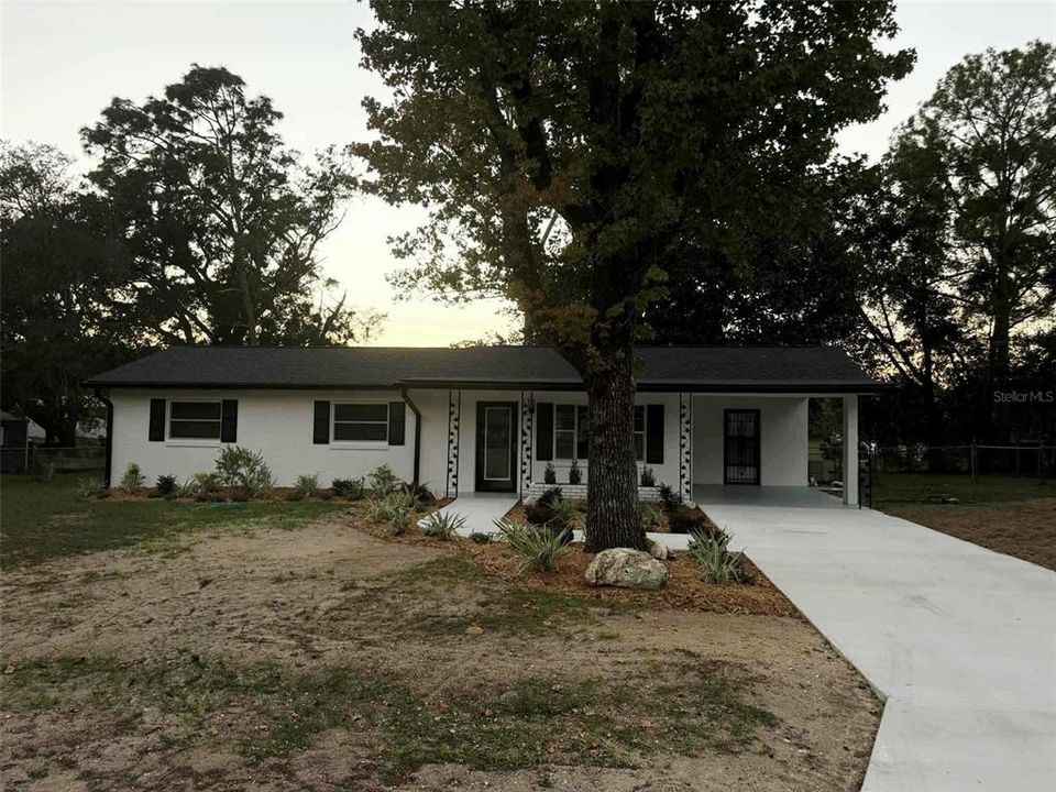 For Sale: $256,000 (3 beds, 2 baths, 1239 Square Feet)