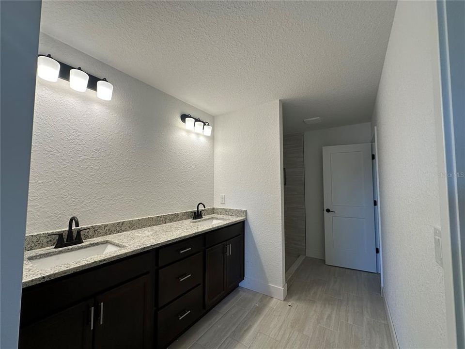 待售: $331,700 (4 贝兹, 3 浴室, 2212 平方英尺)